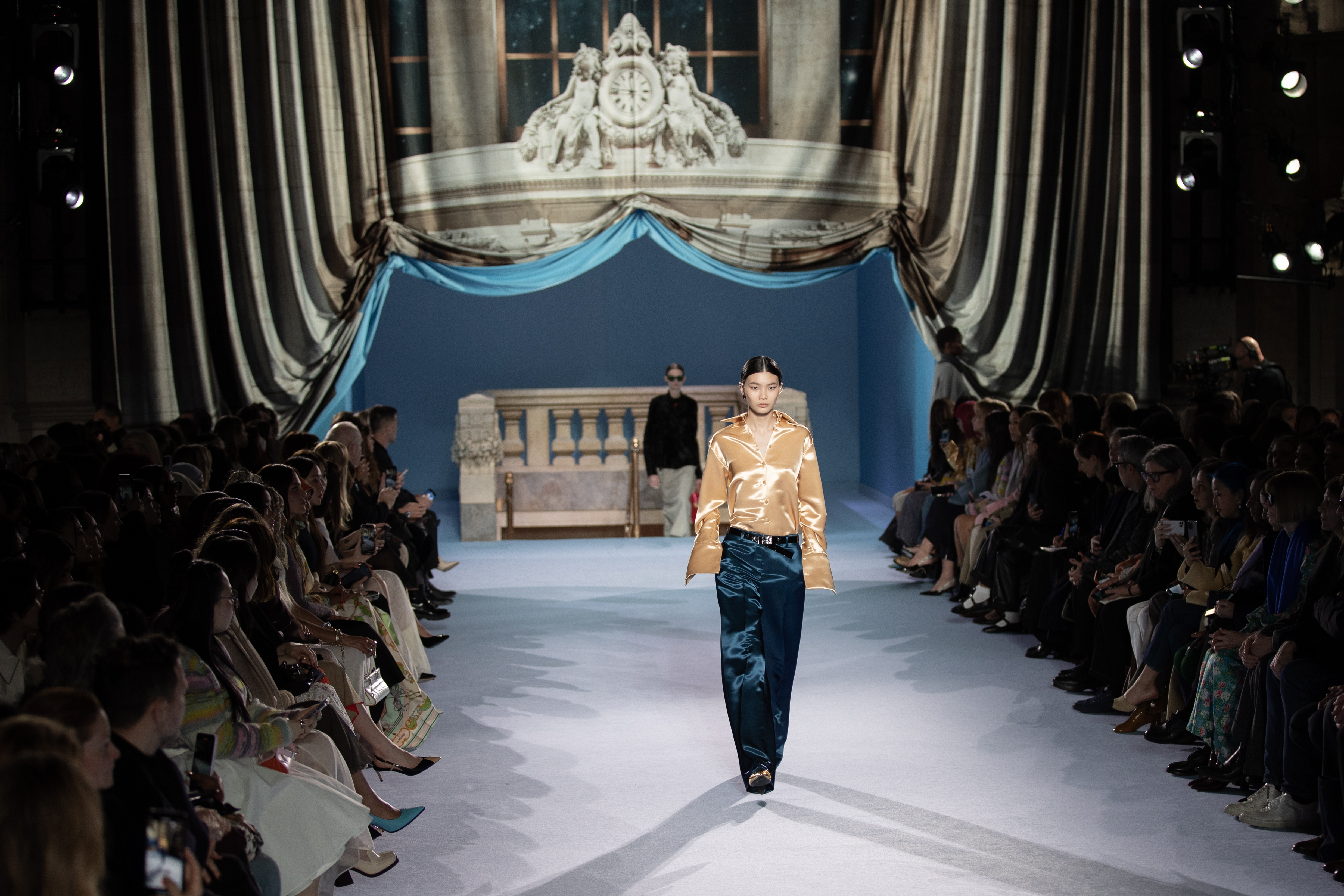 toryburch2023春季走秀,toryburch时装秀场