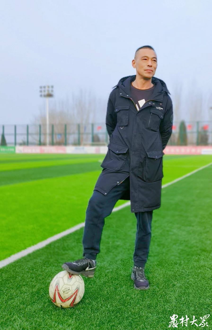 48岁仍驰骋球场、司职边锋，乡村汉子在村超联赛遇见更好的自己