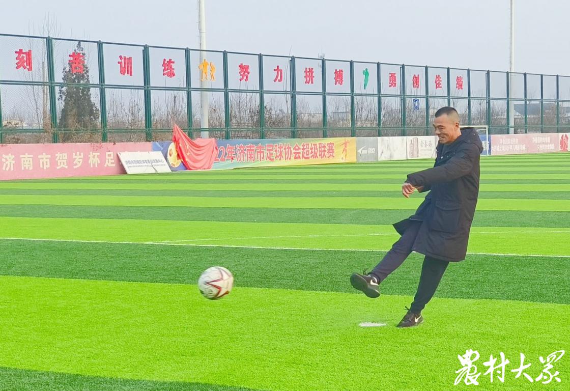 48岁仍驰骋球场、司职边锋，乡村汉子在村超联赛遇见更好的自己