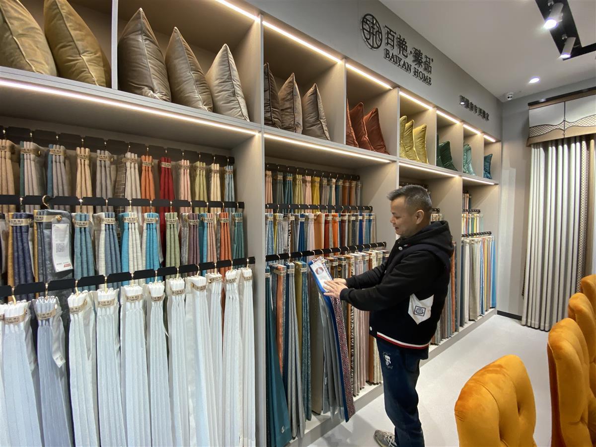 咖啡豆销量翻倍,酒店用品大批换新,折射商贸市场回暖——汉口北近千家“小店”新年换新颜