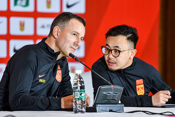 扬科维奇向全队提要求,扬科维奇回怼费德勒