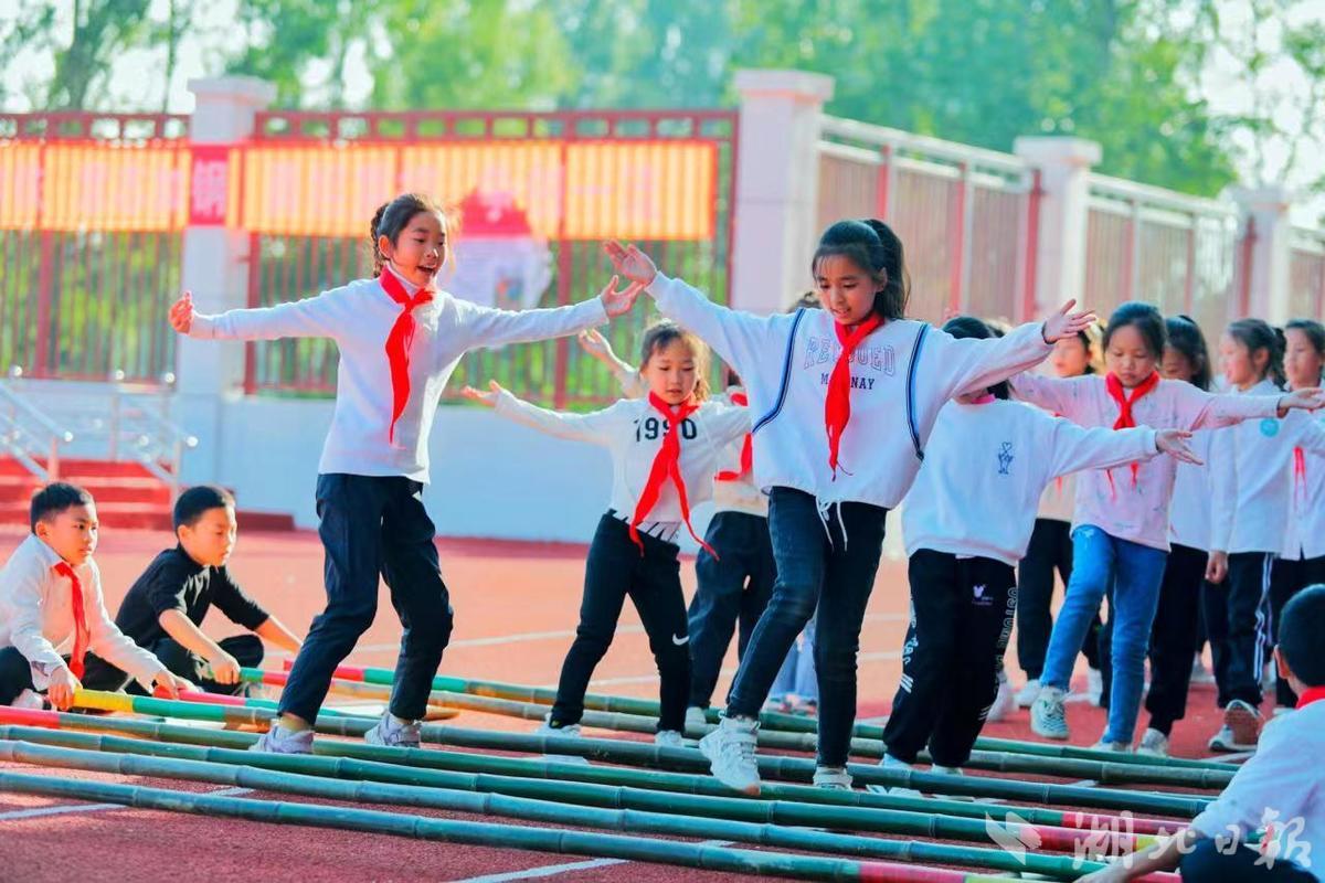 襄阳阳光小学体育运动会,体育运动增强孩子身体素质