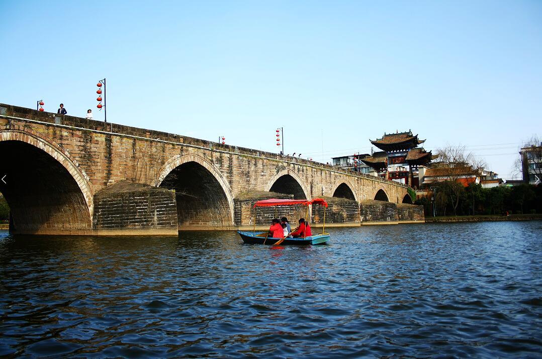 云南禄丰:绿美城市唱响“幸福歌”