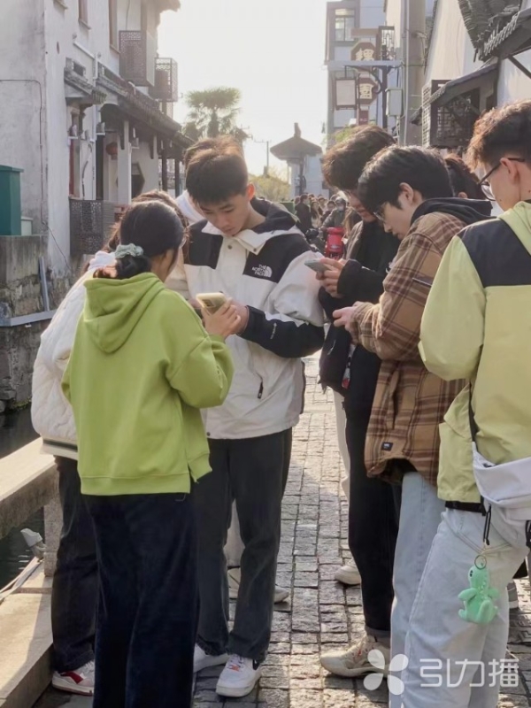 为了赚钱也为了梦想苏城年轻人爱上花式摆摊