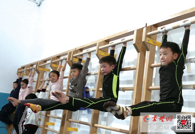 跳水萌娃队,十堰少儿游泳队