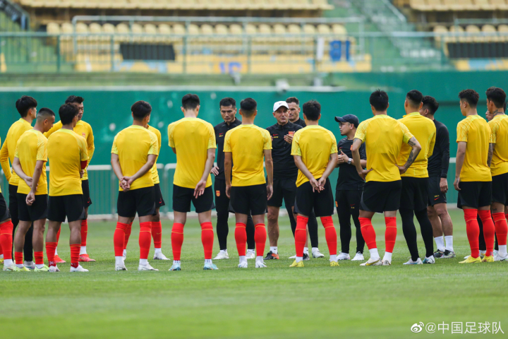 新国足首秀战平新西兰,新帅的首秀完整版