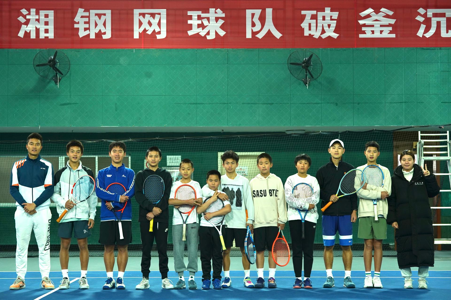 网球少年挥拍,挥拍青春大满贯