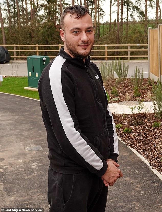 英国近400家酒店养难民，吃不到新鲜蔬果，当地居民抱怨一切都变了