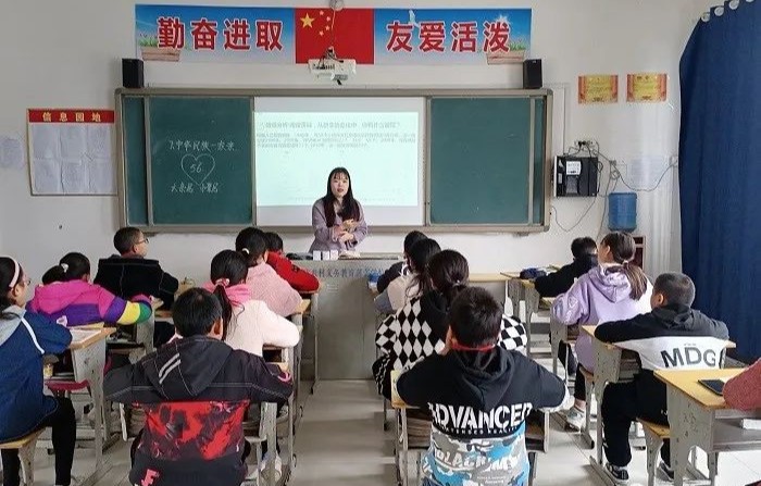 扎根深山小学教师事迹,扎根乡村小学倾心育人十余年