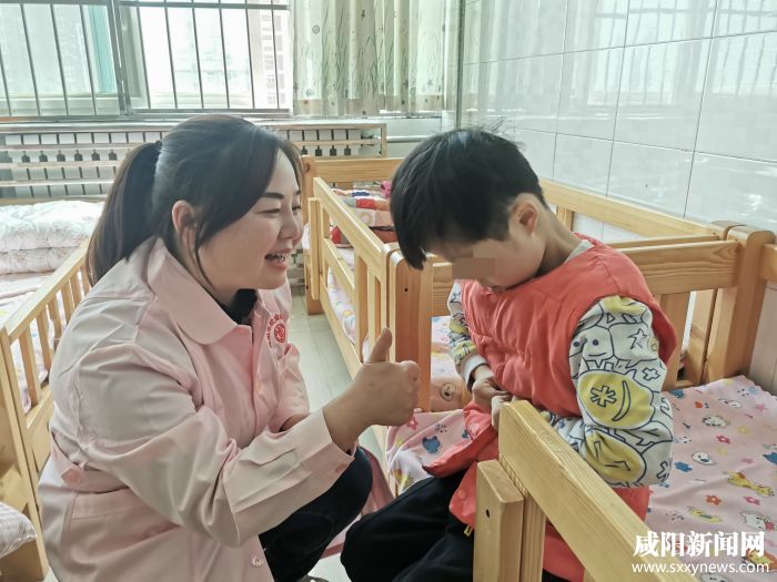 雷利第一次遇见罗杰,雷利小时候救女帝