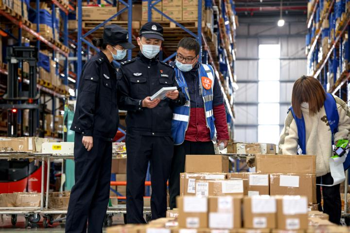 他3个月偷了200万!你买的“新款代购”,可能是偷来的才那么便宜