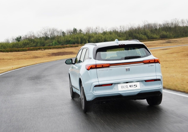 燃油车初次体验新能源车感受,燃油版混动版驾驶体验