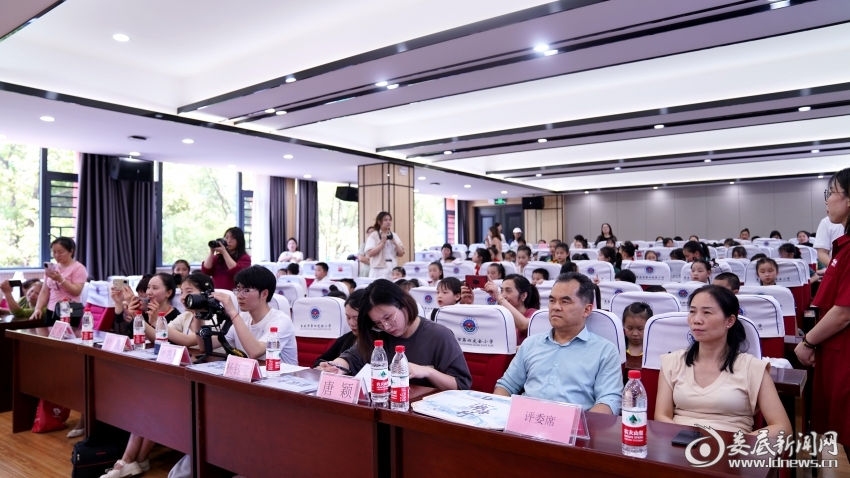 首届“华语行”语言艺术（朗诵）专业成果展演娄底四小专场启动