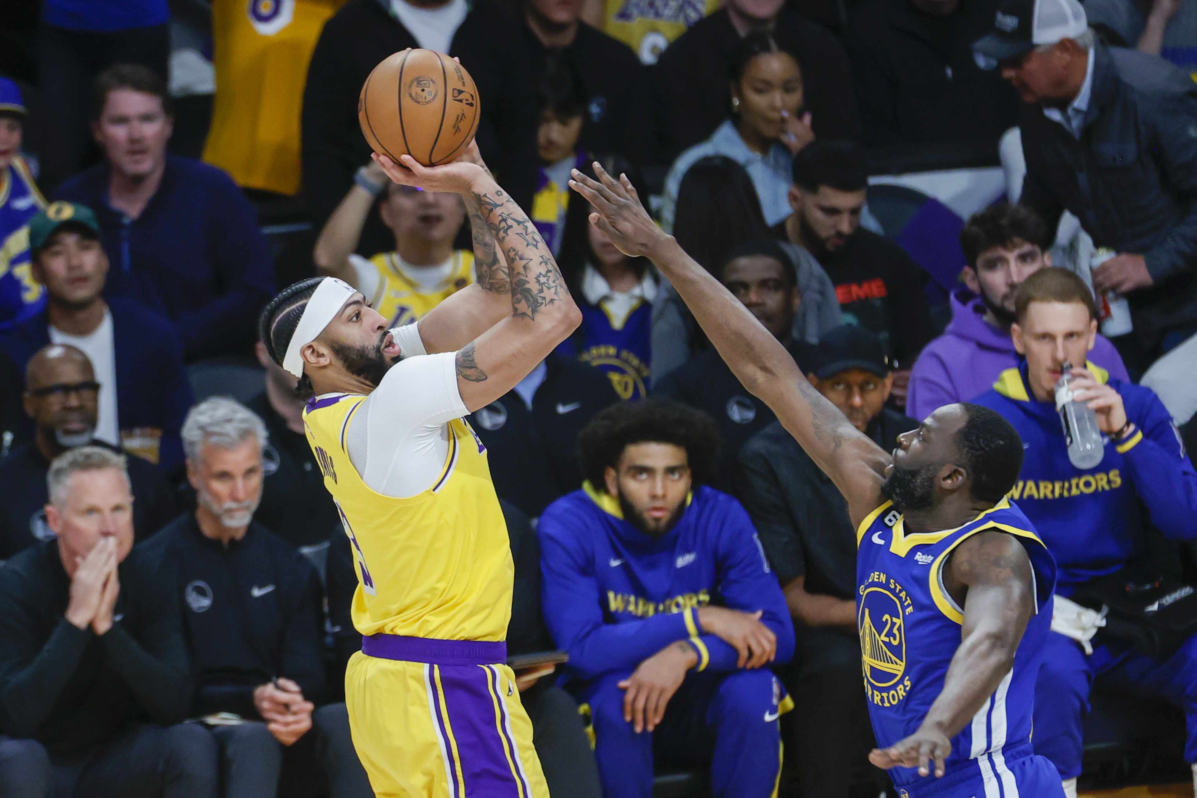 nba常规赛湖人坐镇主场迎战勇士,nba勇士胜湖人队