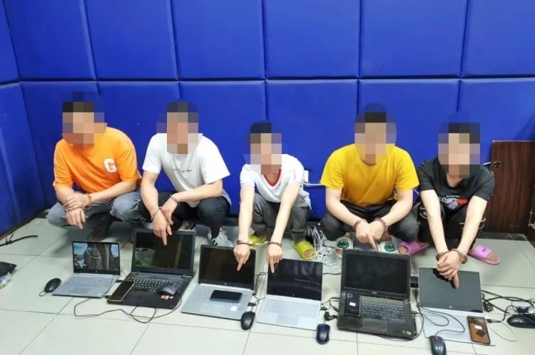 “小哥哥你是单身吗？”人均10个手机冒充美女诈骗，看看这个团伙的“常用语”！