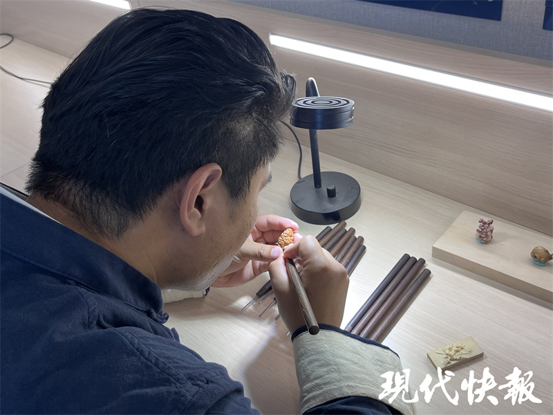 90后小伙学习一年雕刻,90后小伙绝技