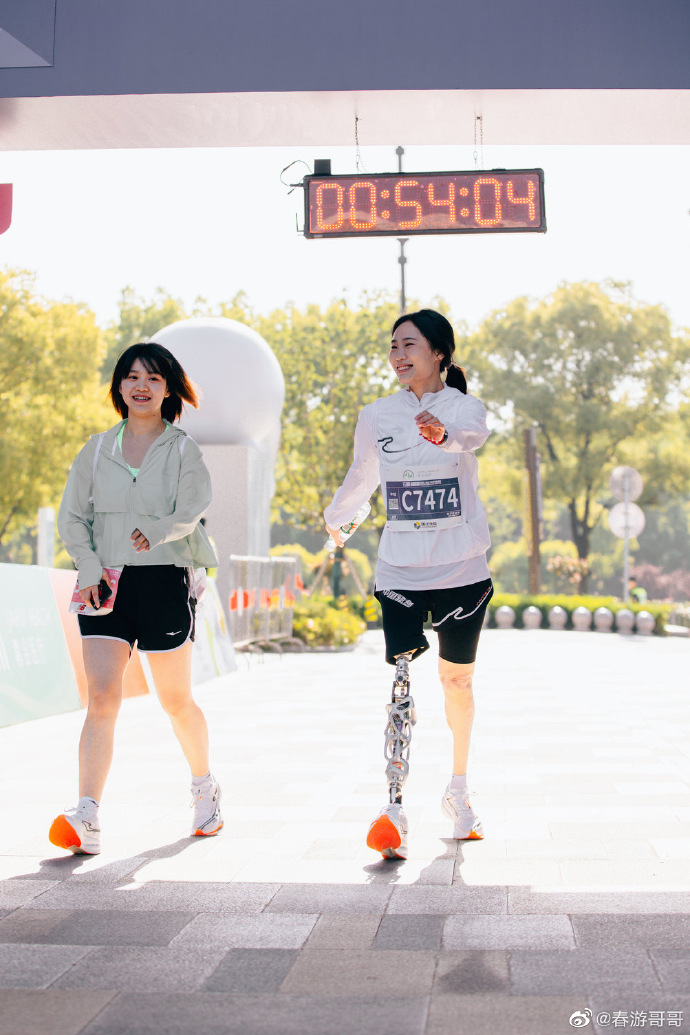 汶川地震后一个钢腿女孩的15年,汶川地震中失去双腿的女孩现状