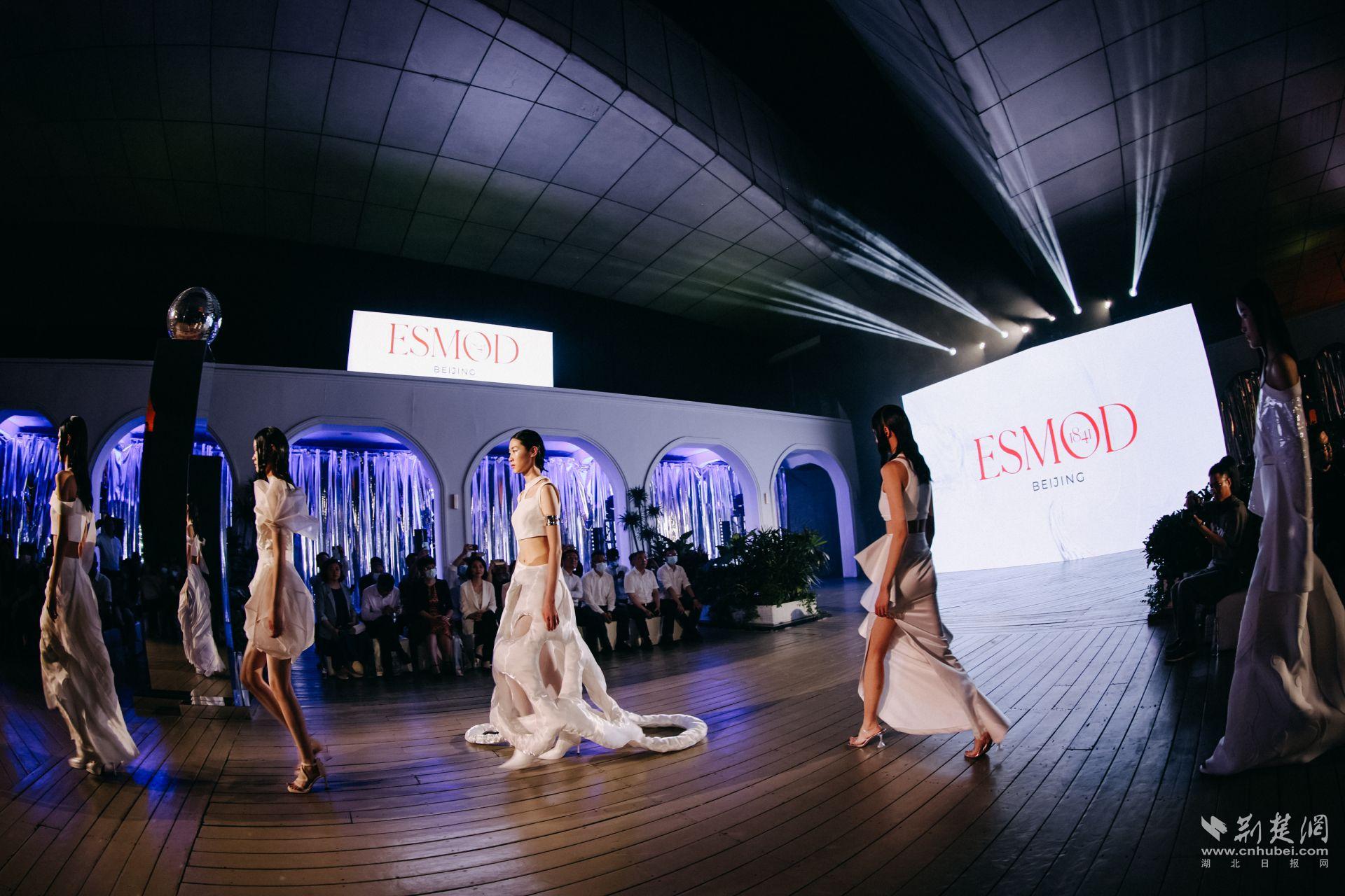 时尚潮流大秀开场视频,武汉时装周秀场直击