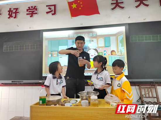 携手共育助力成长家长会,携手相伴见证成长家长会展板