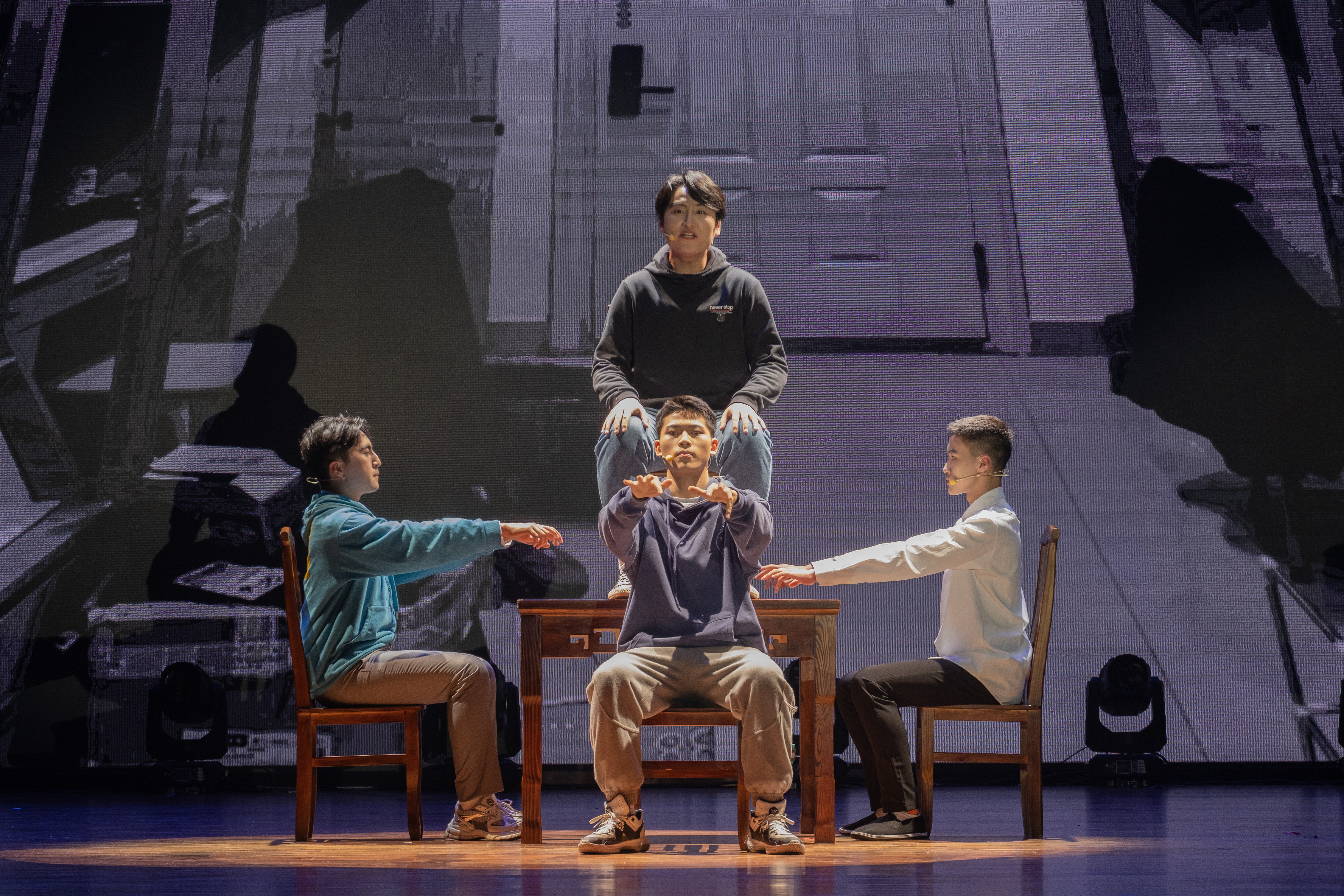 他们，从观众变身主演，将青春付与戏剧——江苏持续开展校园戏剧活动营造火热氛围