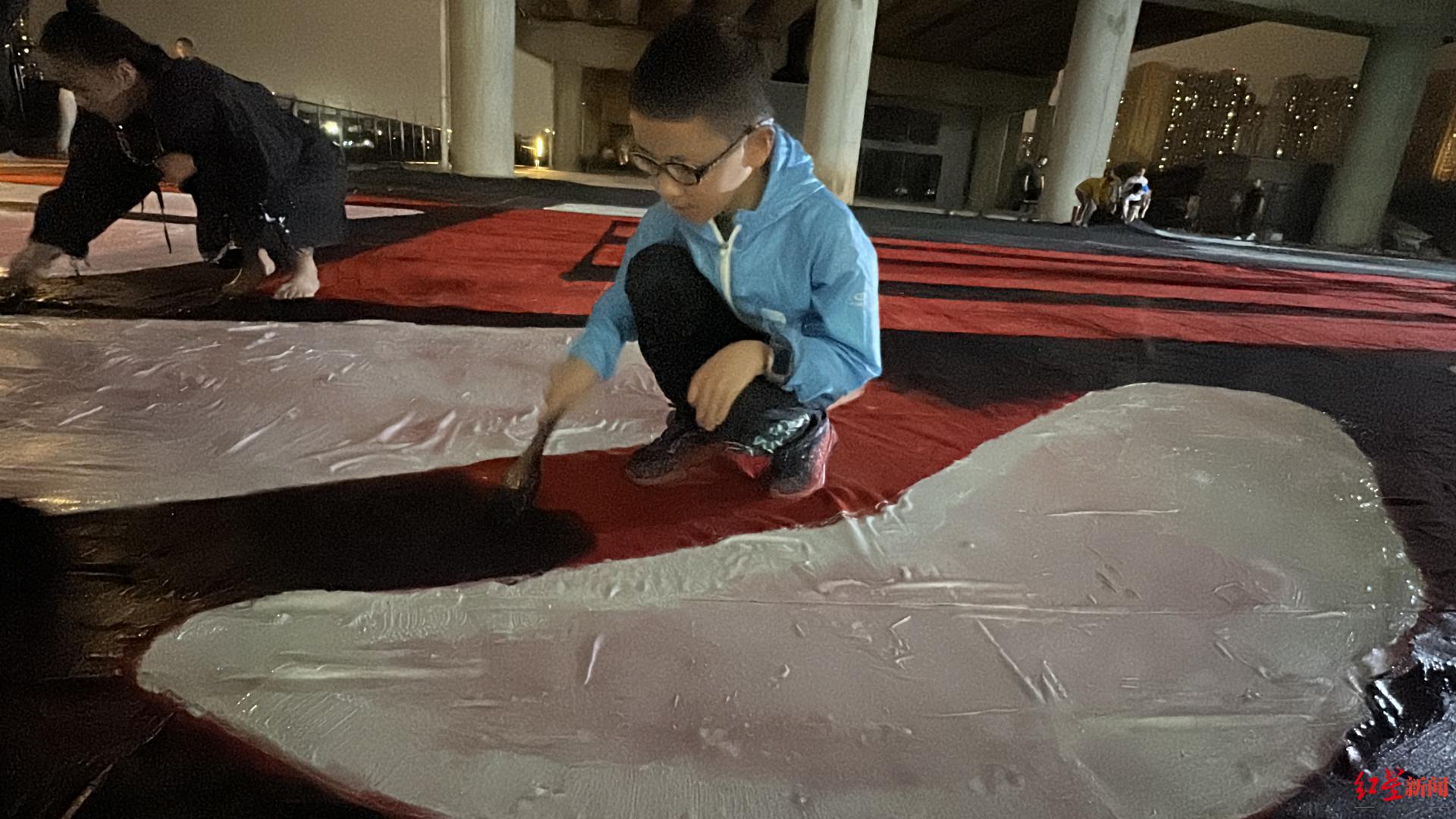 凤凰山tifo出场,中国队tifo凤凰山