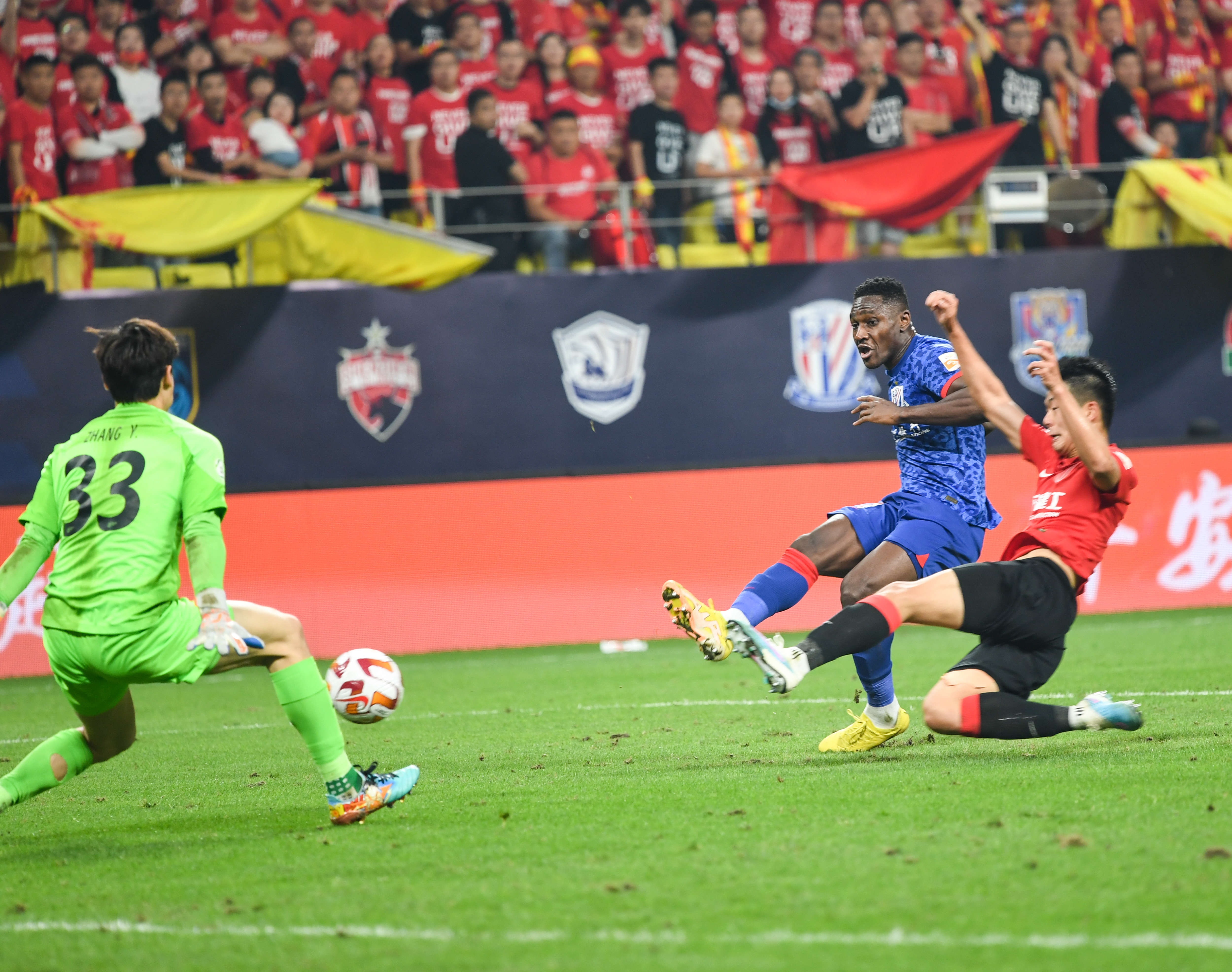 （体育）足球——中超：成都蓉城胜上海申花