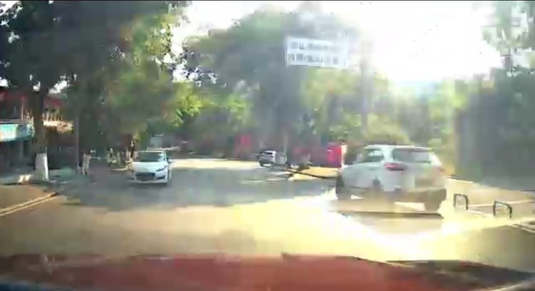 直行车与掉头车相撞,掉头车与直行车相撞责任划分图解