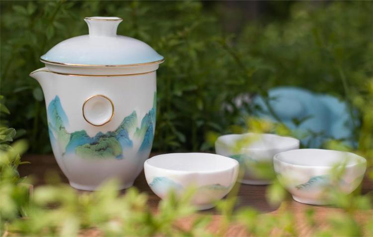 闆ㄨ繃澶╅潚浜戠牬妤蜂功,闆ㄨ繃澶╅潚浜戠牬鍑哄瑙嗛