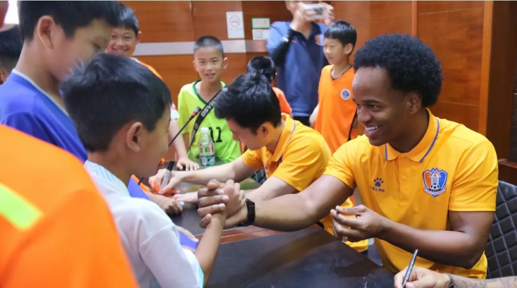 校园足球共同经历共同成长,校园足球共同经历一起成长