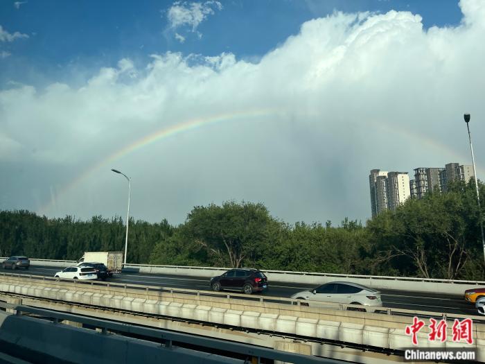 特写：一道彩虹下的40名藏族孩子北京行