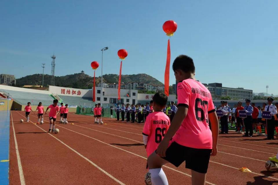 成功举办全市公安警体运动会,足球比赛直播