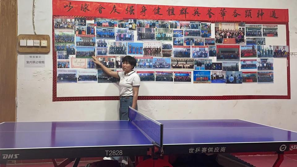 向下扎根向上生长硕果累累,向下扎根向上开花为人民服务