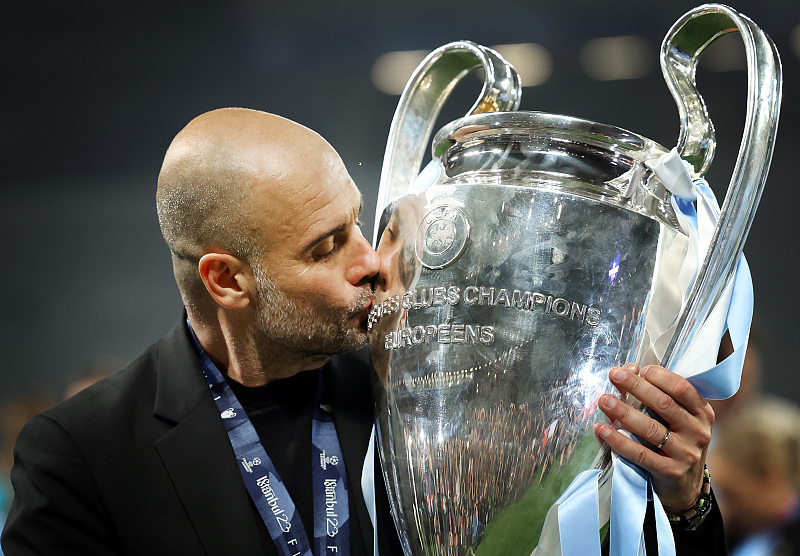 蓝月亮曼城剑指三冠王的视频,曼城蓝月亮三冠王