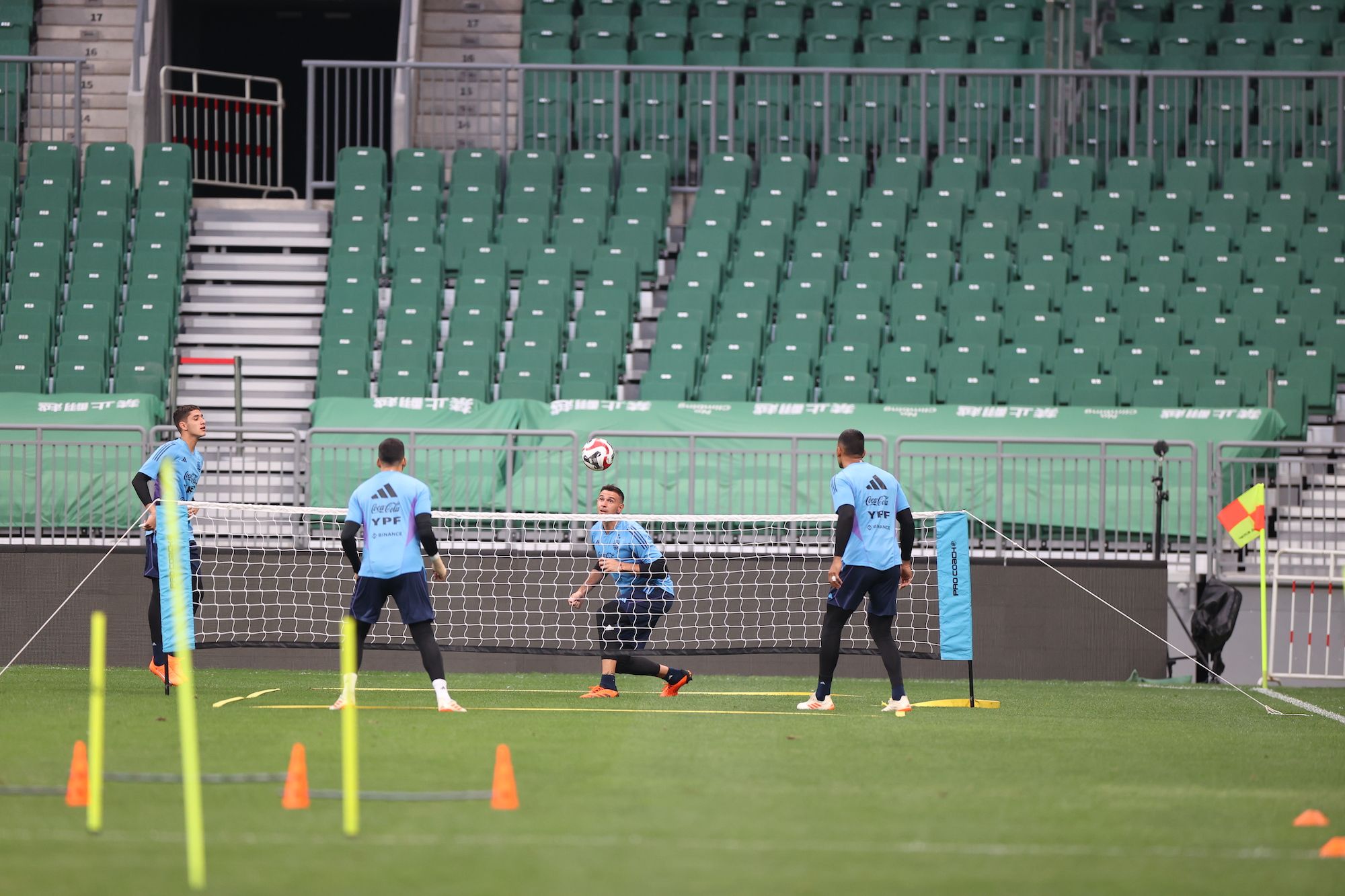 现场直击梅西工体首训完整版,梅西北京比赛现场直播视频