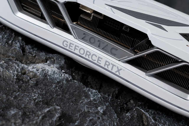 不惜堆料的旗舰“芯”王，索泰GeForceRTX4090PGFOC显卡评测