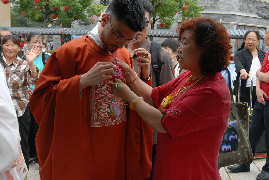 端午体验中国风,给外国朋友介绍中国的端午节