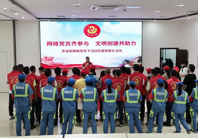 定期到村社区巡回接访制度,开展公开大接访