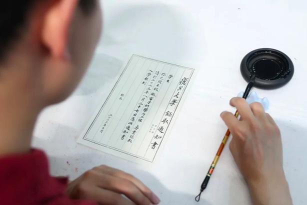 三所高校录取通知书让人耳目一新,2022年各高校录取通知书排名