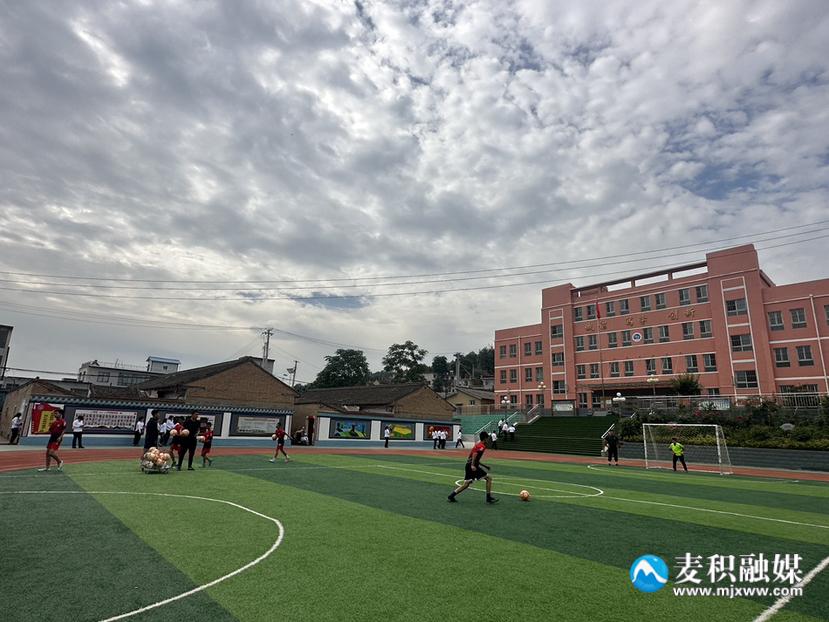 天水师范学院体育学院与麦积区花牛中心学校建立实践教学基地签约仪式顺利举行