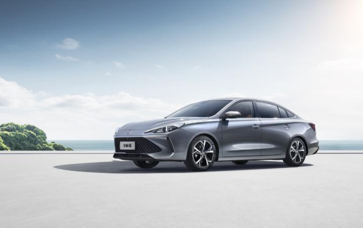 10万级国民家轿荣威i5,全新荣威i5体验6万多元的精致小车