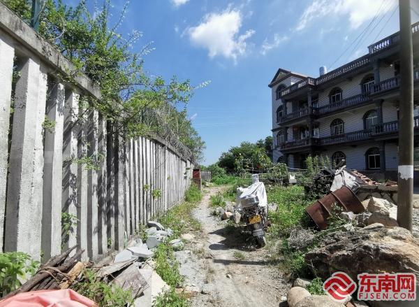 出入家门得花4万元“买路”莆田涵江一村民反映无路回家盼解决