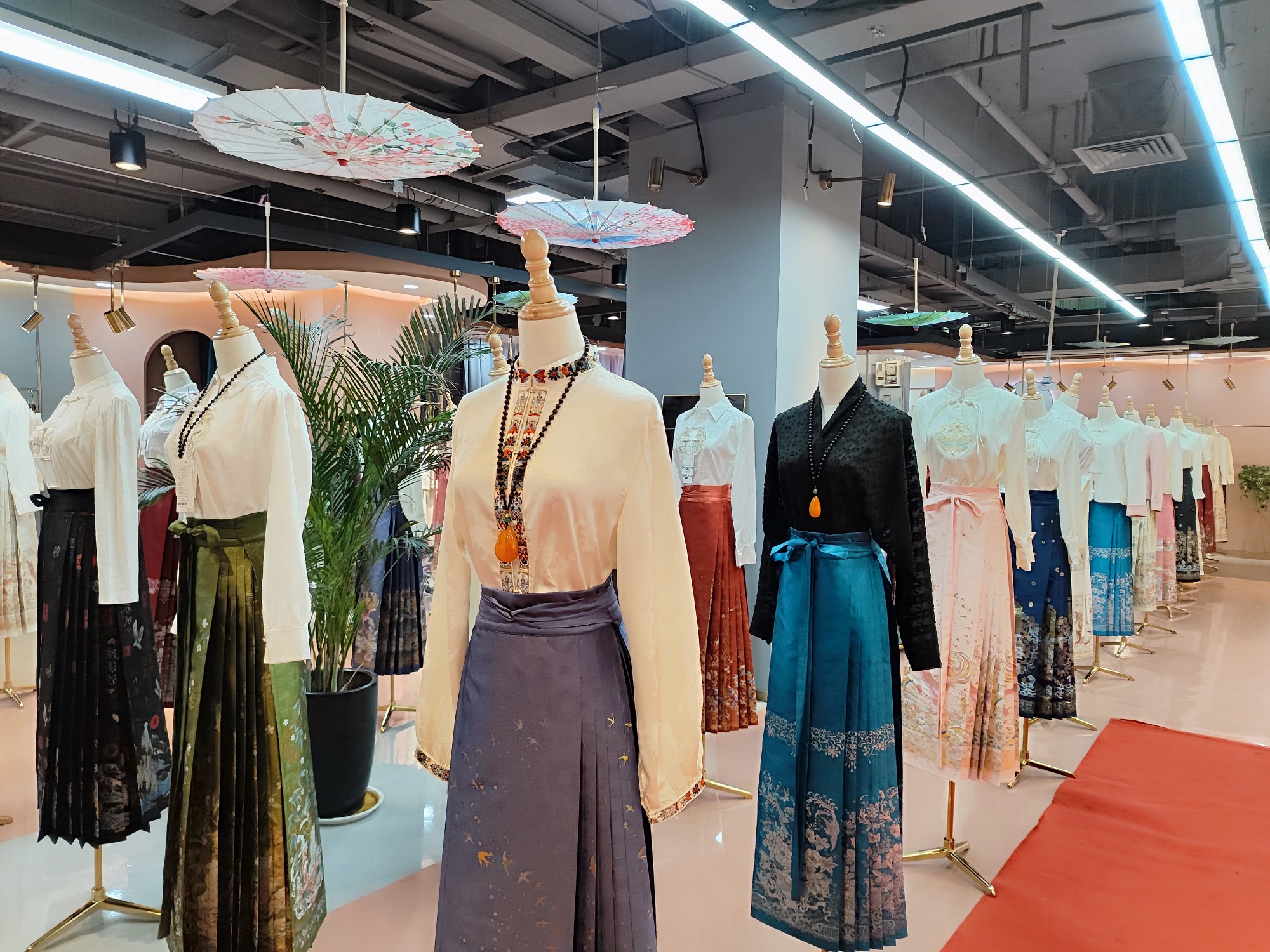 新中式服装的市场份额怎么分析,新中式服装为什么这么火