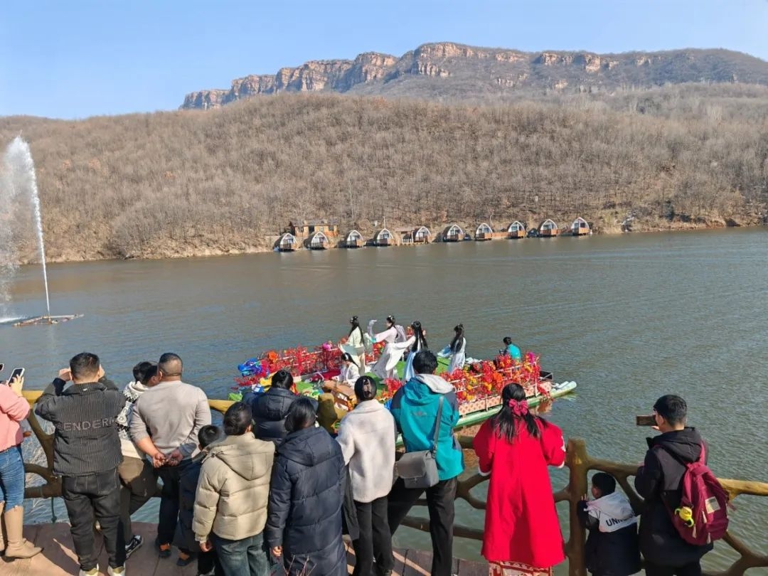 抓住假期的尾巴畅游千亩花海,抓住假期的尾巴错峰出行