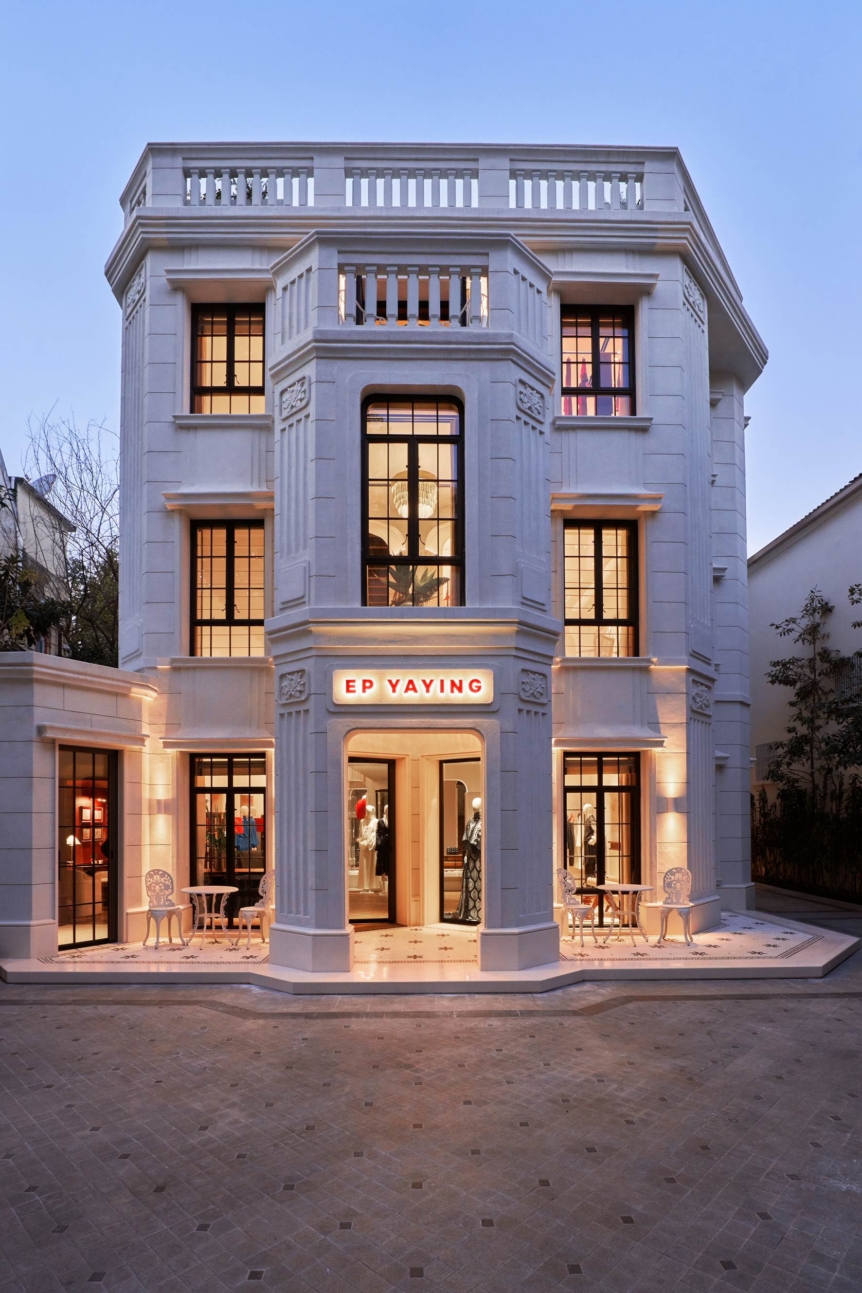 三十五载潜心创美,见证中国时尚之“興”,雅莹将上海作为链接国际的前哨站