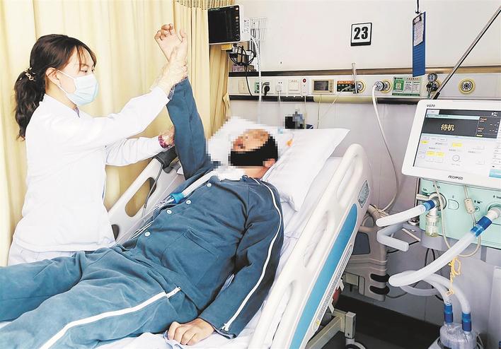 108斤的她轻松搬动160斤的患者,能搬动110公斤臂力棒的人视频