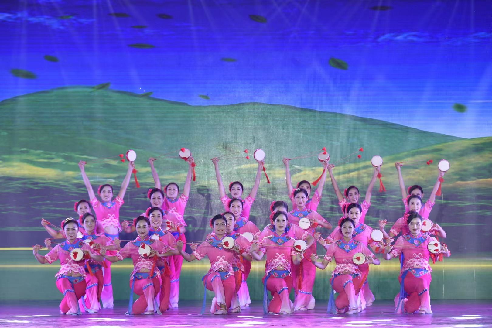 美美与共打鼓表演,全国广场舞北京集中展演圆满举行