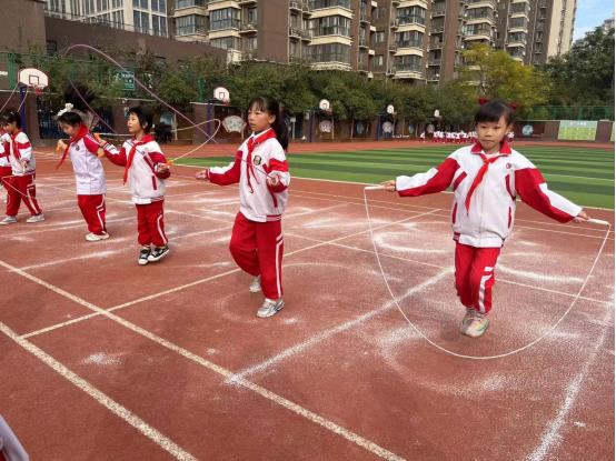 西安经开第14小学开幕式表演,西安经开第四小学校运会开幕式