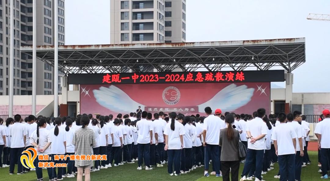 新学期新气象直击开学第一天,开学季新校园新活力